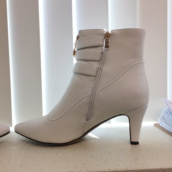 PRE LOVED - IDIFU Womens Toe Buckle Strap Ankle Booties in WHT/11- SH306 - Picture 7 of 9